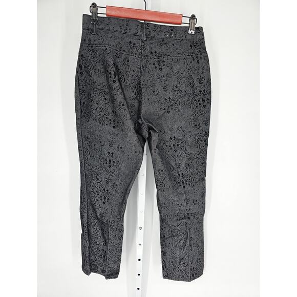 St. John Bay Women's Gray Floral Mid Rise Straight Button Closer Jeans Size 10P - Picture 4 of 4